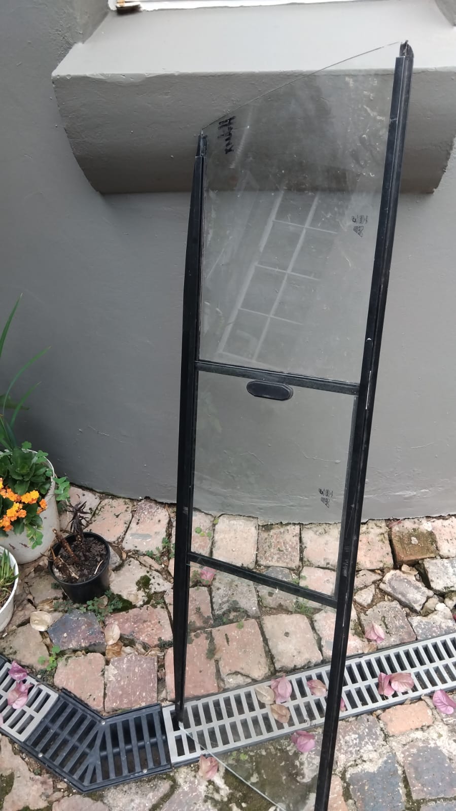 Toyota Hilux Double Cab Rear Sliding Window – Alwin SABS Toughened Glass